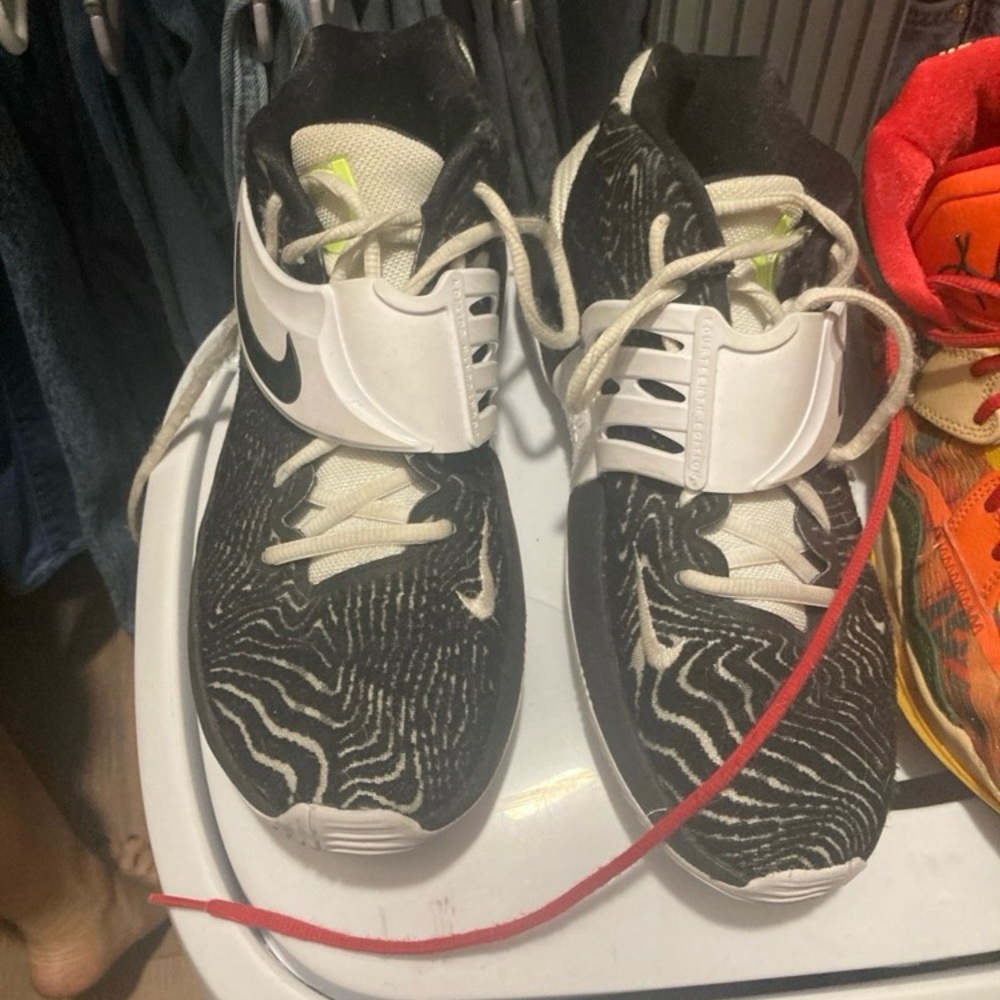Nike Black and White Patterned Sneakers